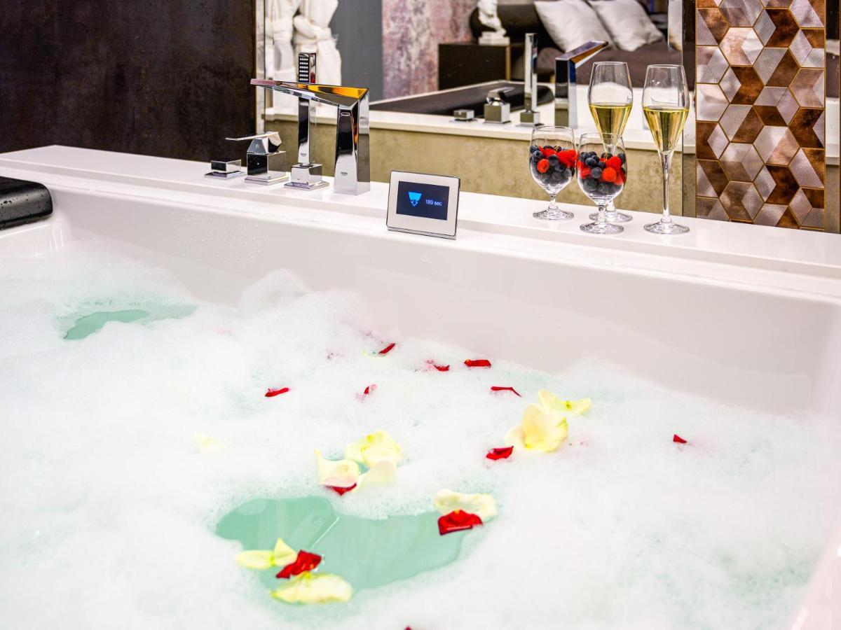 לודז' Pietryna Apartments Luxury - Sauna , Jacuzzi , Bezposrednio Przy Ul Piotrkowskiej מראה חיצוני תמונה
